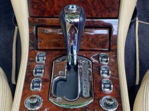 Afbeelding 38/50 van Bentley Azure (2007)