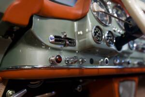 Image 22/28 of Mercedes-Benz 190 SL (1960)