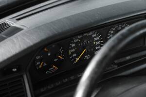 Imagen 30/50 de Mercedes-Benz 190 E 2.5-16 Evolution II (1990)