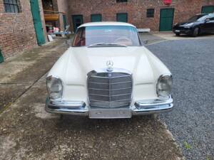 Image 8/49 de Mercedes-Benz 250 SE (1966)