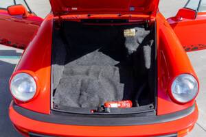 Image 9/38 de Porsche 911 Carrera 3.2 (1987)