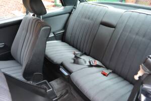 Image 11/15 of Mercedes-Benz 230 CE (1983)