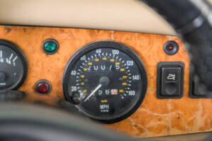 Image 17/50 of MG RV8 (1991)