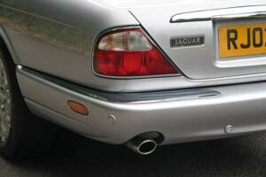 Immagine 19/50 di Jaguar XJ 8 Executive (2002)