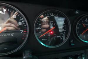 Immagine 15/43 di Porsche 911 Carrera (1997)