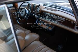 Bild 12/37 von Mercedes-Benz 280 SE (1969)