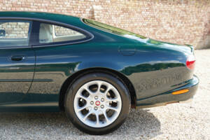 Image 26/50 of Jaguar XKR (2001)