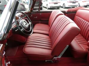 Image 10/23 of Mercedes-Benz 220 SE Cabriolet (1959)