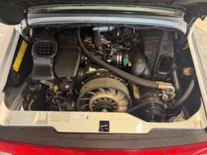 Imagen 11/19 de Porsche 911 Carrera 4 (1995)