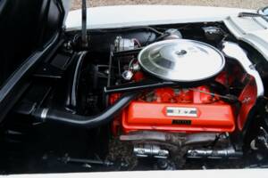 Image 4/50 de Chevrolet Corvette Sting Ray Convertible (1964)