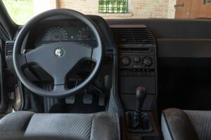 Image 33/50 de Alfa Romeo 164 2.0 (1991)