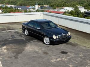 Image 1/24 of Mercedes-Benz E 50 AMG (1997)