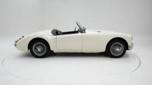 Image 9/15 of MG MGA 1600 (1962)