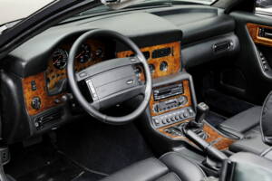 Imagen 7/15 de Aston Martin Virage Volante (1994)