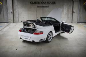 Bild 10/100 von Porsche 911 Carrera 4S (2004)