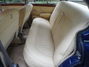 Image 15/18 of Jaguar Mk II 3.8 (1966)