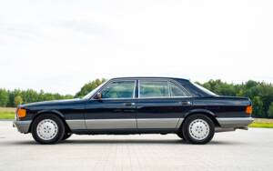 Image 2/72 de Mercedes-Benz 500 SEL (1984)
