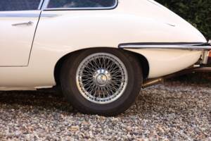 Image 35/50 de Jaguar Type E (2+2) (1970)