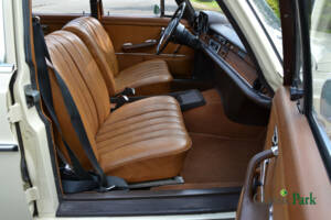 Image 28/49 of Mercedes-Benz 280 SE 3,5 (1972)