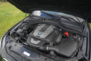 Bild 46/48 von BMW 550i (2006)