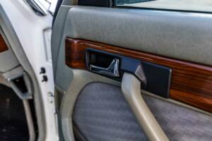 Image 120/175 of Mercedes-Benz 420 SE (1986)