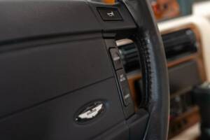 Image 13/37 of Aston Martin V8 Coupé (1999)