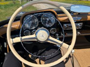 Image 14/53 of Mercedes-Benz 190 SL (1956)