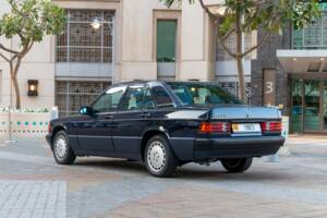 Bild 2/5 von Mercedes-Benz 190 E 2.3 (1988)