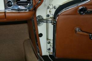 Image 27/50 of Mercedes-Benz 230 SL (1965)