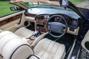 Image 37/41 of Aston Martin V8 Volante (1998)