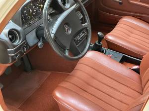 Afbeelding 35/40 van Mercedes-Benz 230 E (1983)