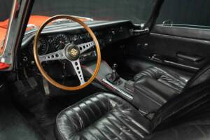 Image 2/8 de Jaguar E-Type (1970)