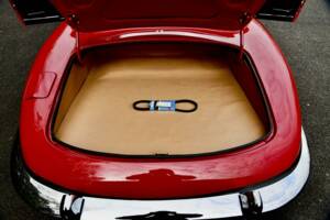 Image 18/49 de Jaguar E-Type (1970)