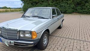 Afbeelding 3/25 van Mercedes-Benz 230 E (1984)