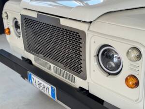 Bild 17/61 von Land Rover Defender 90 Td5 (2000)