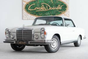 Image 2/38 of Mercedes-Benz 280 SE 3,5 (1970)