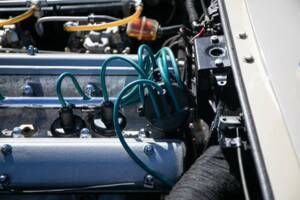 Image 7/38 of Aston Martin DB 6 Mk II Volante (1970)