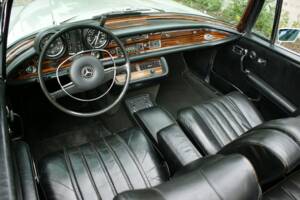Afbeelding 6/25 van Mercedes-Benz 280 SE 3,5 (1971)