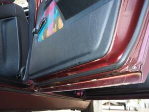 Image 94/137 of Mercedes-Benz 190 E 1.8 Avantgarde &quot;Rosso&quot; (1992)