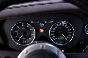 Image 16/41 of MG MGB GT V8 (1976)