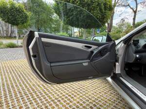 Image 15/29 of Mercedes-Benz SL 55 AMG (2004)