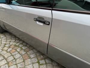 Image 97/100 of Mercedes-Benz 300 CE (1992)