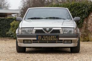 Afbeelding 23/50 van Alfa Romeo 75 2.0 Twin Spark (1988)