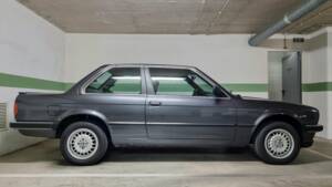Image 19/100 of BMW 323i (1984)