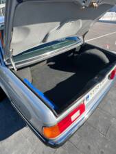 Image 32/36 of BMW 745i (1985)