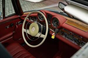 Image 69/95 of Mercedes-Benz 280 SE 3,5 (1970)