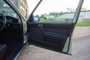 Bild 18/29 von Mercedes-Benz 190 E 2.0 (1992)