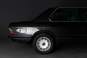 Imagen 11/43 de BMW 528i (1986)