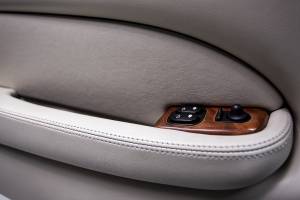 Image 22/37 of Jaguar XKR (1998)