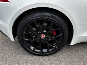 Image 45/50 of Jaguar F-Type (2014)
